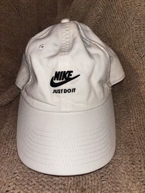 Nike Heritage86 Just Do It White Adjustable Dad Cap Hat OS S1ZE